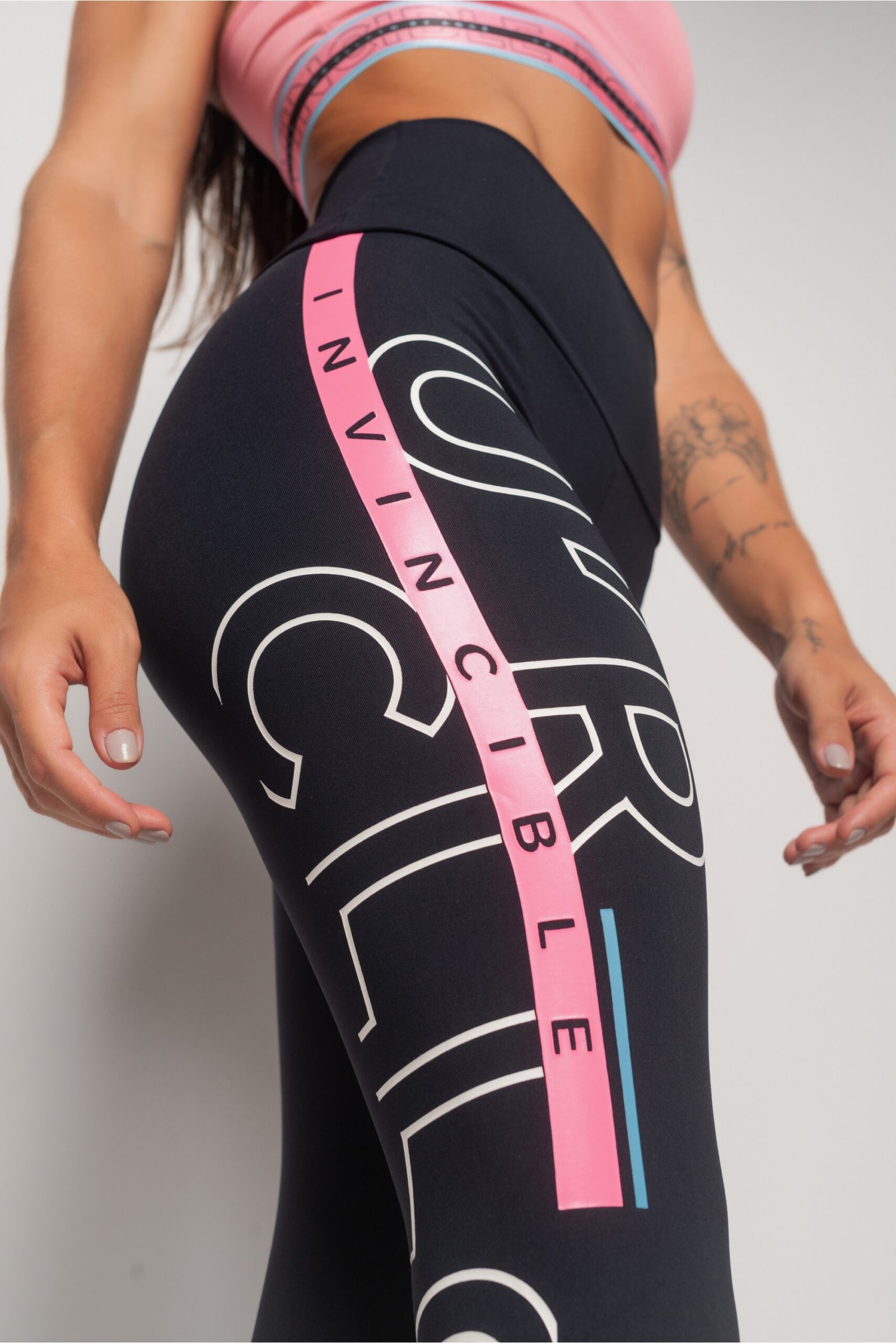 CALÇA LEGGING PRETA INVINCIBLE - Imagem 4