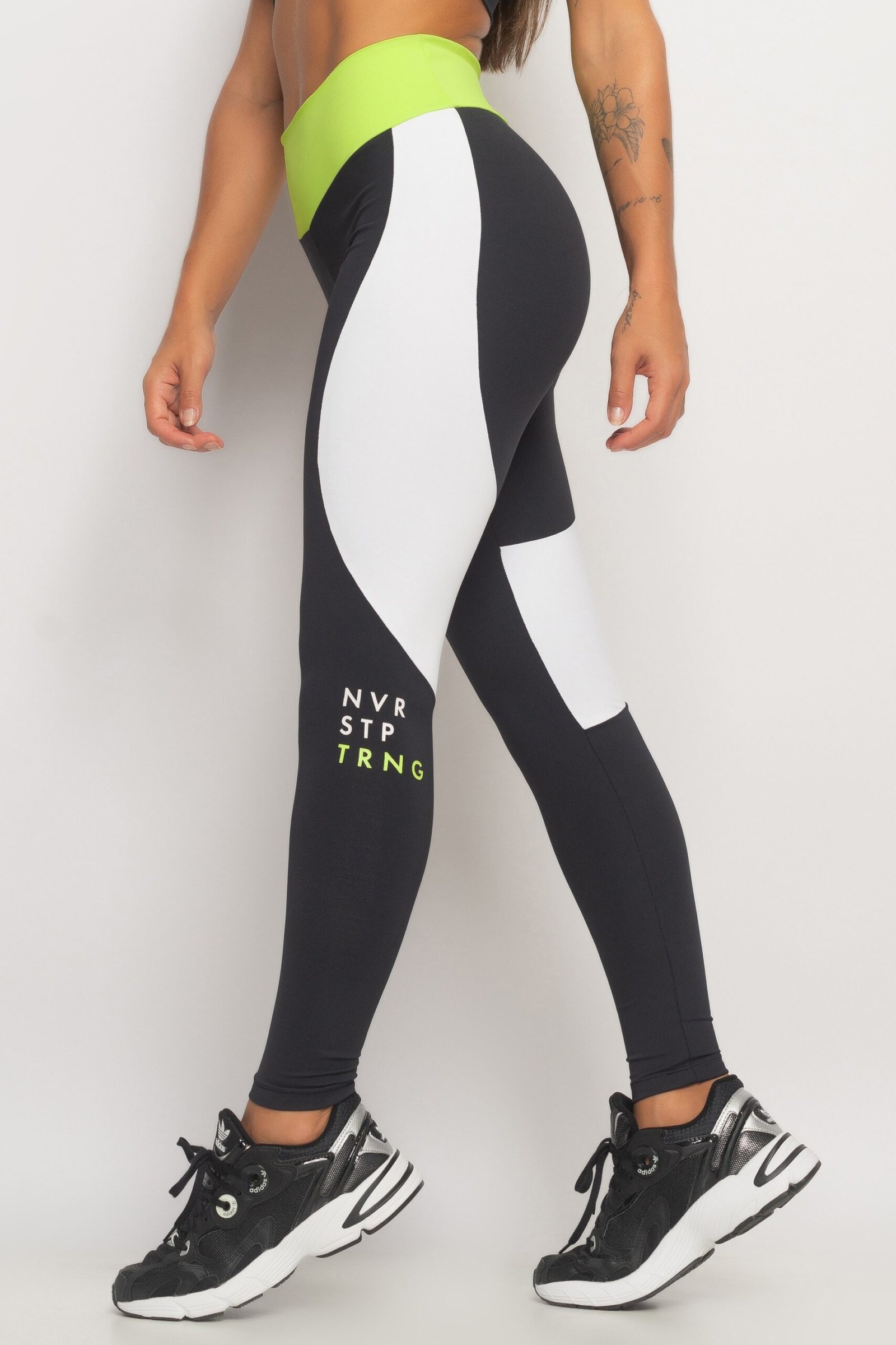 CALÇA LEGGING PRETA NEVER STOP TRYING