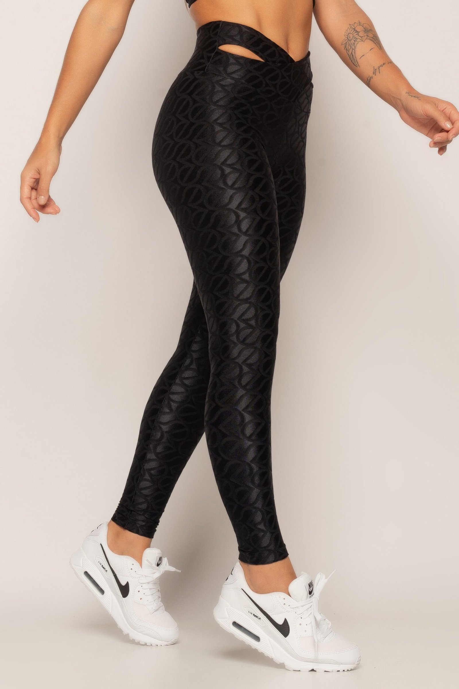 CALÇA LEGGING PRETA SCI-FI
